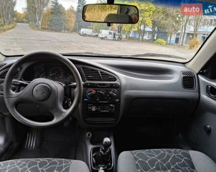Дэу Ланос 2003 в Запорожье на Automoto.ua Зеленый Дэу Ланос, объемом двигателя 1.5 л и пробегом 97 тыс. км за 3300 $, фото 4 на Automoto.ua