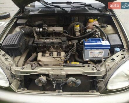 Деу Ланос 2004 у Умани на Automoto.ua Зелений Деу Ланос, об'ємом двигуна 1.5 л та пробігом 300 тис. км за 2300 $, фото 1 на Automoto.ua