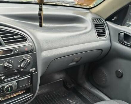 Деу Ланос 2004 у Кривому Розі на Automoto.ua Зелений Деу Ланос, об'ємом двигуна 1.5 л та пробігом 184 тис. км за 3100 $, фото 3 на Automoto.ua