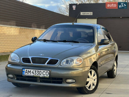 Деу Ланос 2004 у Бердичеве на Automoto.ua Зелений Деу Ланос, об'ємом двигуна 1.6 л та пробігом 221 тис. км за 2500 $, фото 1 на Automoto.ua