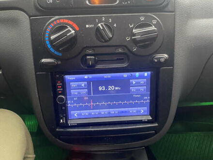 Зелений Деу Ланос, об'ємом двигуна 1.5 л та пробігом 183 тис. км за 2000 $, фото 1 на Automoto.ua