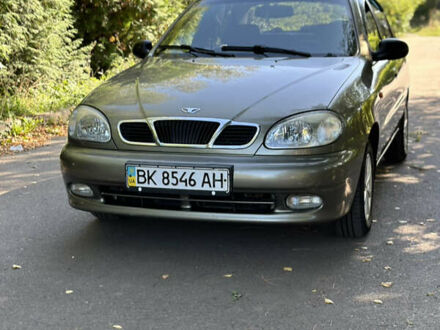 Деу Ланос 2004 у Рівному на Automoto.ua Зелений Деу Ланос, об'ємом двигуна 1.5 л та пробігом 240 тис. км за 2950 $, фото 1 на Automoto.ua