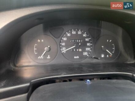 Деу Ланос 2006 у Смеле на Automoto.ua Зелений Деу Ланос, об'ємом двигуна 1.5 л та пробігом 240 тис. км за 2200 $, фото 1 на Automoto.ua