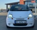 Белый Дэу Матиз, объемом двигателя 0.8 л и пробегом 194 тыс. км за 2400 $, фото 1 на Automoto.ua
