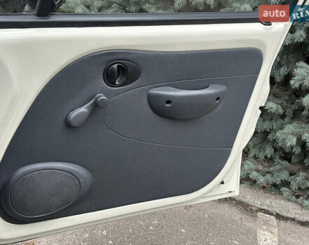 Белый Дэу Матиз, объемом двигателя 0.8 л и пробегом 75 тыс. км за 1999 $, фото 13 на Automoto.ua