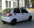 Белый Дэу Матиз, объемом двигателя 0.8 л и пробегом 158 тыс. км за 2250 $, фото 2 на Automoto.ua
