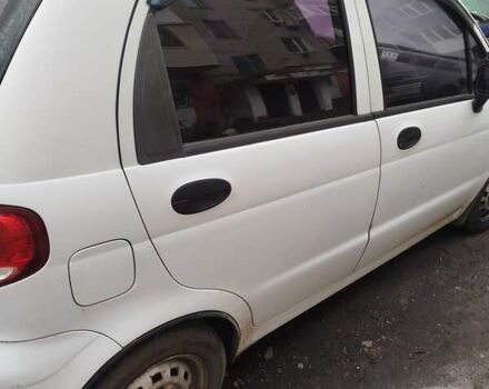 Белый Дэу Матиз, объемом двигателя 0.8 л и пробегом 100 тыс. км за 2200 $, фото 1 на Automoto.ua