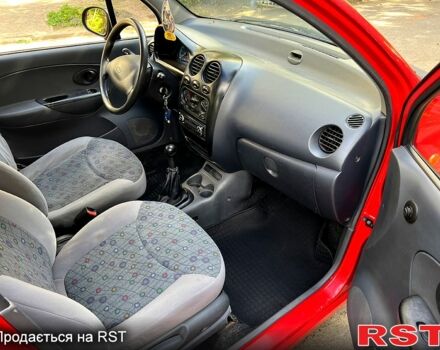 Красный Дэу Матиз, объемом двигателя 0.8 л и пробегом 120 тыс. км за 2000 $, фото 4 на Automoto.ua
