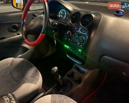 Красный Дэу Матиз, объемом двигателя 0.8 л и пробегом 107 тыс. км за 2000 $, фото 4 на Automoto.ua