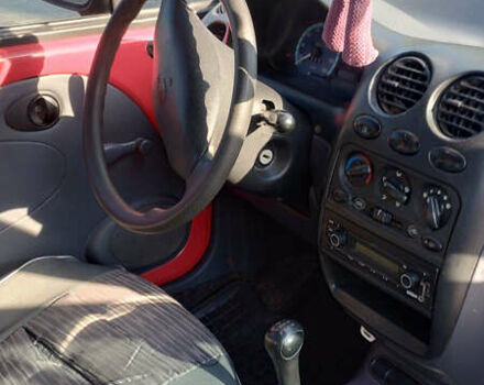 Красный Дэу Матиз, объемом двигателя 0.8 л и пробегом 132 тыс. км за 2700 $, фото 4 на Automoto.ua