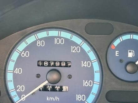 Деу Матіз 2005 у Дружковке на Automoto.ua Червоний Деу Матіз, об'ємом двигуна 0.8 л та пробігом 188 тис. км за 3200 $, фото 1 на Automoto.ua