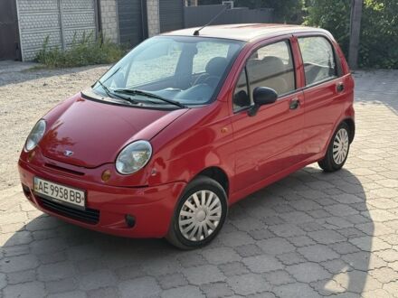 Дэу Матиз 2006 в Днепре (Днепропетровске) на Automoto.ua Красный Дэу Матиз, объемом двигателя 0.8 л и пробегом 333 тыс. км за 1375 $, фото 1 на Automoto.ua