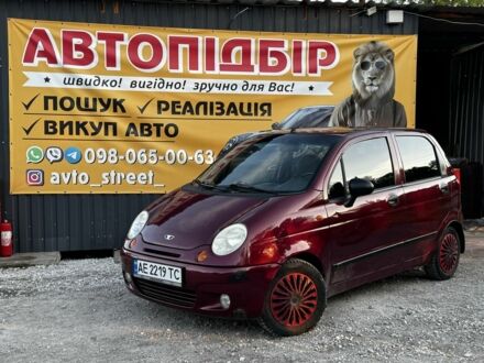 Деу Матіз 2007 у Вольногорске на Automoto.ua Червоний Деу Матіз, об'ємом двигуна 0.8 л та пробігом 106 тис. км за 2800 $, фото 1 на Automoto.ua
