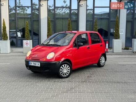 Красный Дэу Матиз, объемом двигателя 0.8 л и пробегом 150 тыс. км за 1650 $, фото 1 на Automoto.ua
