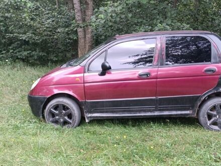 Красный Дэу Матиз, объемом двигателя 1 л и пробегом 200 тыс. км за 1300 $, фото 1 на Automoto.ua