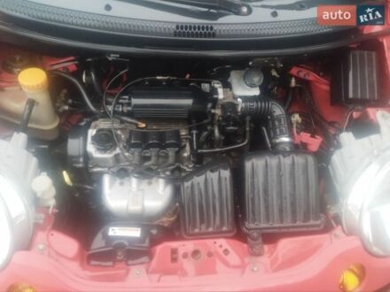 Красный Дэу Матиз, объемом двигателя 0.8 л и пробегом 100 тыс. км за 1400 $, фото 1 на Automoto.ua