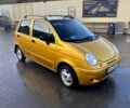 Желтый Дэу Матиз, объемом двигателя 0.8 л и пробегом 270 тыс. км за 1300 $, фото 1 на Automoto.ua