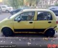 Желтый Дэу Матиз, объемом двигателя 0.8 л и пробегом 200 тыс. км за 1200 $, фото 2 на Automoto.ua