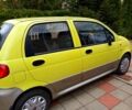 Желтый Дэу Матиз, объемом двигателя 0.8 л и пробегом 80 тыс. км за 2400 $, фото 1 на Automoto.ua