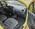 Желтый Дэу Матиз, объемом двигателя 0.8 л и пробегом 130 тыс. км за 2400 $, фото 9 на Automoto.ua