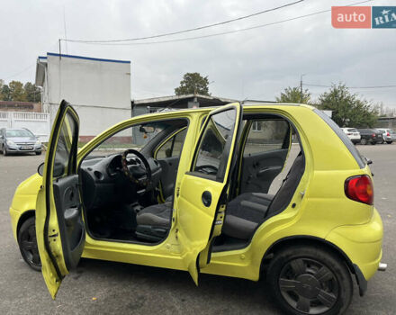 Желтый Дэу Матиз, объемом двигателя 0.8 л и пробегом 120 тыс. км за 2400 $, фото 16 на Automoto.ua