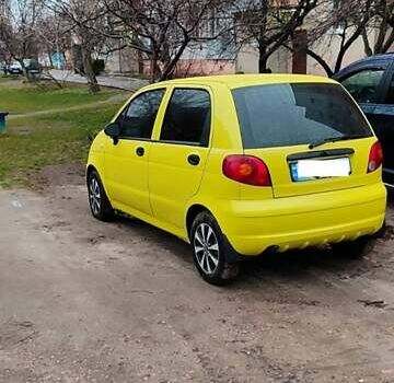 Желтый Дэу Матиз, объемом двигателя 0.8 л и пробегом 200 тыс. км за 3000 $, фото 1 на Automoto.ua