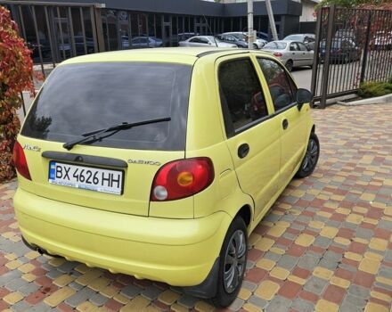 Желтый Дэу Матиз, объемом двигателя 0.8 л и пробегом 130 тыс. км за 2400 $, фото 3 на Automoto.ua