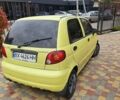 Желтый Дэу Матиз, объемом двигателя 0.8 л и пробегом 130 тыс. км за 2400 $, фото 3 на Automoto.ua