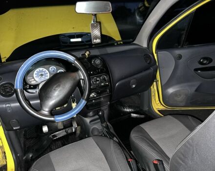 Желтый Дэу Матиз, объемом двигателя 0.8 л и пробегом 150 тыс. км за 1500 $, фото 5 на Automoto.ua