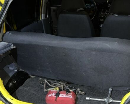 Желтый Дэу Матиз, объемом двигателя 0.8 л и пробегом 150 тыс. км за 1500 $, фото 3 на Automoto.ua