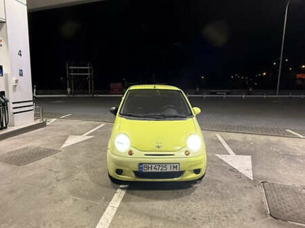 Желтый Дэу Матиз, объемом двигателя 0.8 л и пробегом 80 тыс. км за 2700 $, фото 1 на Automoto.ua