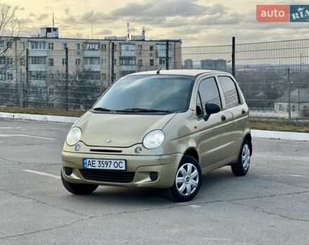 Желтый Дэу Матиз, объемом двигателя 0.8 л и пробегом 120 тыс. км за 2700 $, фото 1 на Automoto.ua