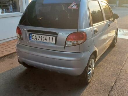 Деу Матіз 2007 у Умани на Automoto.ua Сірий Деу Матіз, об'ємом двигуна 0.8 л та пробігом 80 тис. км за 2200 $, фото 1 на Automoto.ua