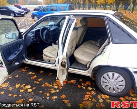 Белый Дэу Нексия, объемом двигателя 1.5 л и пробегом 325 тыс. км за 1500 $, фото 3 на Automoto.ua