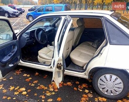 Белый Дэу Нексия, объемом двигателя 1.5 л и пробегом 325 тыс. км за 1500 $, фото 2 на Automoto.ua