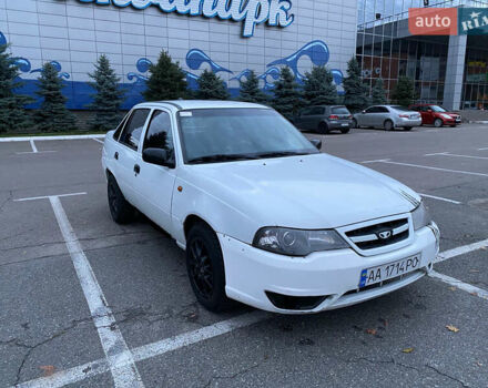 Деу Нексія 2009 у Києві на Automoto.ua Білий Деу Нексія, об'ємом двигуна 1.5 л та пробігом 180 тис. км за 1500 $, фото 3 на Automoto.ua