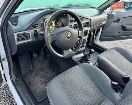 Белый Дэу Нексия, объемом двигателя 1.5 л и пробегом 209 тыс. км за 2399 $, фото 21 на Automoto.ua