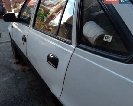 Белый Дэу Нексия, объемом двигателя 1.6 л и пробегом 325 тыс. км за 1300 $, фото 2 на Automoto.ua