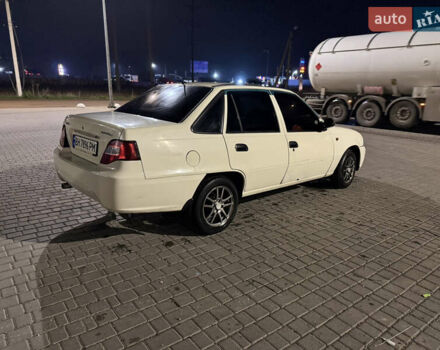 Белый Дэу Нексия, объемом двигателя 1.5 л и пробегом 180 тыс. км за 1950 $, фото 4 на Automoto.ua