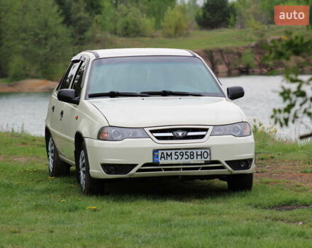 Белый Дэу Нексия, объемом двигателя 1.5 л и пробегом 140 тыс. км за 3450 $, фото 6 на Automoto.ua