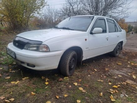 Дэу Нексия 1995 в Краматорске на Automoto.ua Белый Дэу Нексия, объемом двигателя 1.5 л и пробегом 220 тыс. км за 1300 $, фото 1 на Automoto.ua