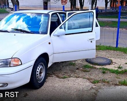 Белый Дэу Нексия, объемом двигателя 1.5 л и пробегом 0 тыс. км за 2000 $, фото 1 на Automoto.ua
