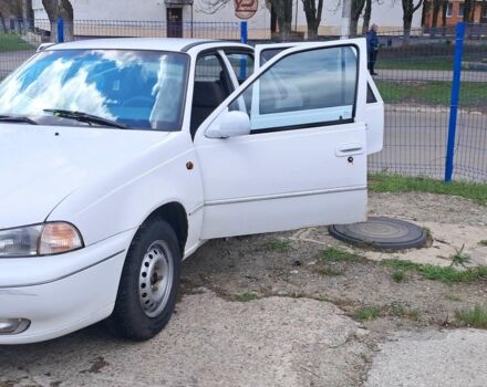 Белый Дэу Нексия, объемом двигателя 1.5 л и пробегом 300 тыс. км за 1800 $, фото 1 на Automoto.ua