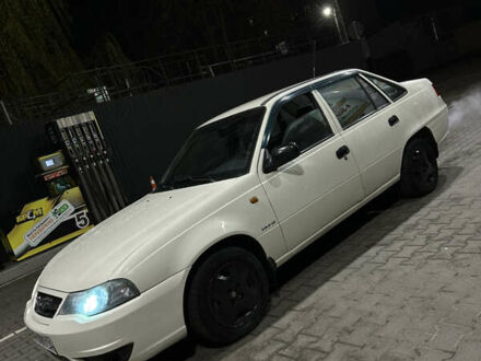 Белый Дэу Нексия, объемом двигателя 1.5 л и пробегом 100 тыс. км за 1750 $, фото 1 на Automoto.ua