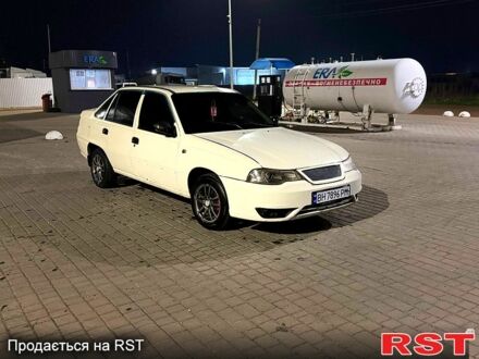 Белый Дэу Нексия, объемом двигателя 1.5 л и пробегом 350 тыс. км за 1900 $, фото 1 на Automoto.ua