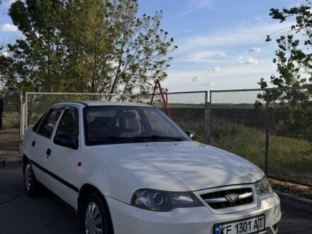 Дэу Нексия 2012 в Кривом Роге на Automoto.ua Белый Дэу Нексия, объемом двигателя 1.6 л и пробегом 325 тыс. км за 1650 $, фото 1 на Automoto.ua