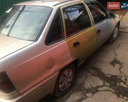 Бежевый Дэу Нексия, объемом двигателя 1.5 л и пробегом 310 тыс. км за 1065 $, фото 4 на Automoto.ua