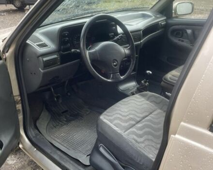 Бежевый Дэу Нексия, объемом двигателя 1.5 л и пробегом 250 тыс. км за 850 $, фото 3 на Automoto.ua