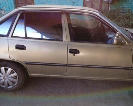 Бежевый Дэу Нексия, объемом двигателя 1.5 л и пробегом 250 тыс. км за 1100 $, фото 2 на Automoto.ua