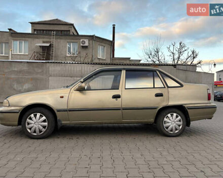 Бежевый Дэу Нексия, объемом двигателя 1.5 л и пробегом 273 тыс. км за 1150 $, фото 5 на Automoto.ua